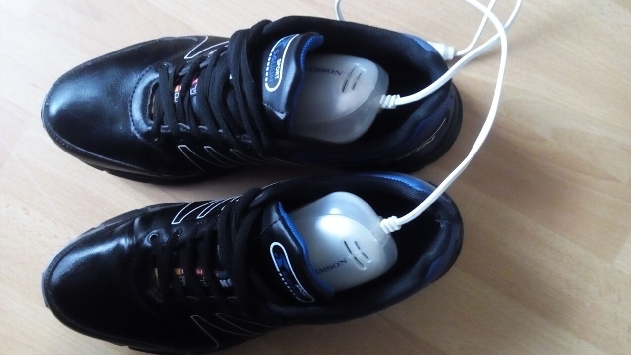 dispositivo per la disinfezione delle scarpe contro i funghi